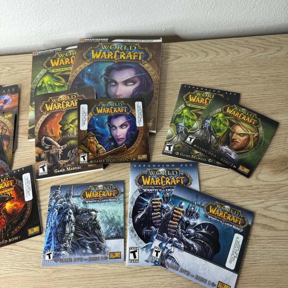 World of WarCraft Computer Game DVD ROM‎ Lot and 2 Brady Game Guides